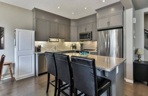 Airdrie House | 1 bedroom & Bathroom Near Airport