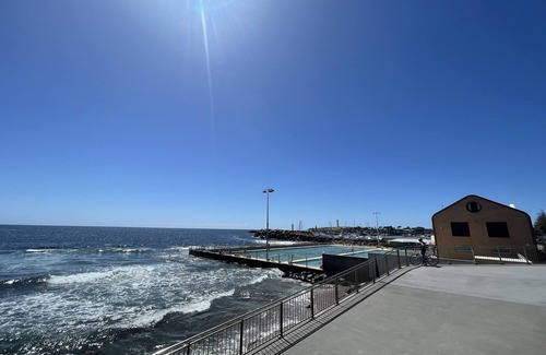 North Wollongong Apartment | 1 Bedroom Beach Apartment Queen Bed