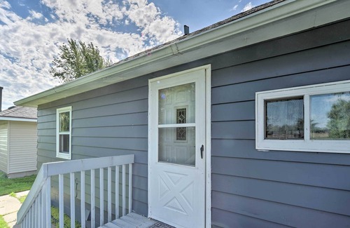Lindstrom House | 1-Bedroom Beach House on Snowmobile Trail!