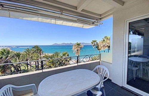 Pointe Croisette Apartment | 1-Bedroom beachfront apartment with sea view