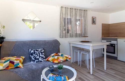 Marignane House | 1 bedroom beautiful home in Marignane