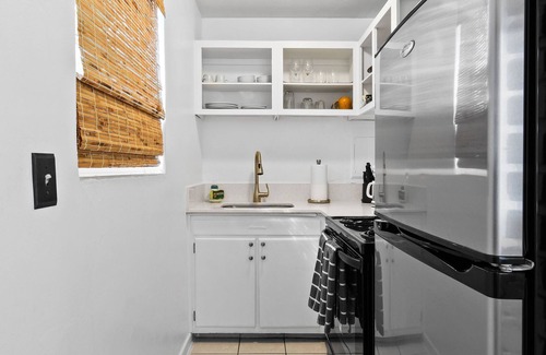 Palm Beach Shores Apartment | 1 Bedroom boutique apartment by the beach