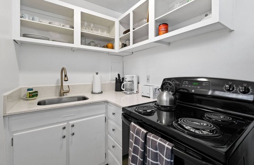 Palm Beach Shores Apartment | 1 Bedroom boutique apartment by the beach