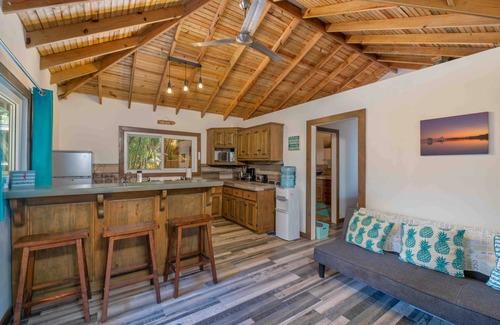 Roatan House | 1 Bedroom Bungalow at Never Winter