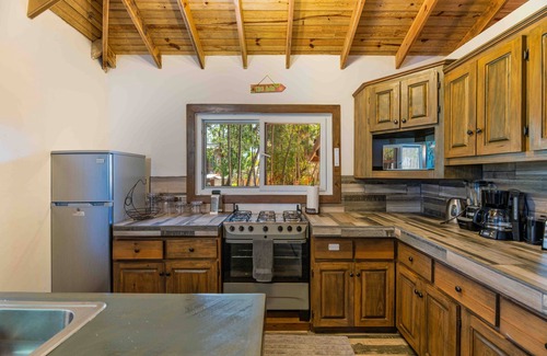 Roatan House | 1 Bedroom Bungalow at Never Winter