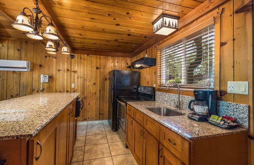 Bass Lake Cabin | 1 Bedroom Cabin at Bass Lake near Yosemite