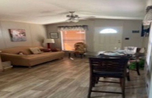 Henrietta House | 1 bedroom cabin by Kataluma Nightly Rentals