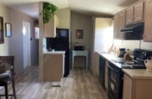 Henrietta House | 1 bedroom cabin by Kataluma Nightly Rentals