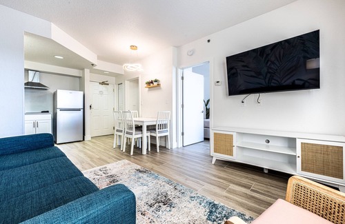 Florida Central Atlantic Coast Condo | 1 bedroom condo 5 minutes from Universal Studios, free parking