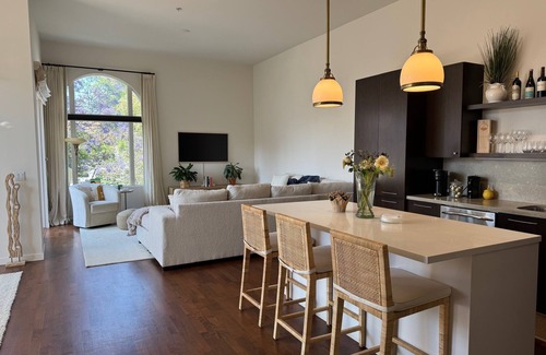 Lower State Condo | 1 bedroom condo in enchanting Santa Barbara by the water!
