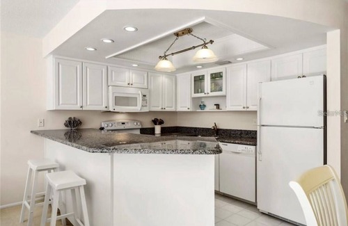Holmes Beach Condo | 1-bedroom condo just a short walk to Anna Maria Beach