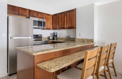 Brush - Stewarts Condo | 1 Bedroom Condo W/Balcony @ Beachfront Resort
