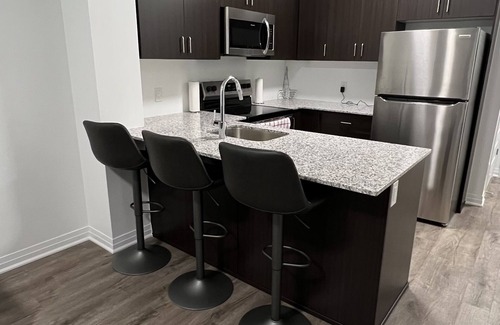 Oakville Condo | 1 Bedroom Condo with Gym