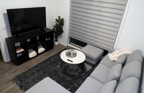 Oakville Condo | 1 Bedroom Condo with Gym