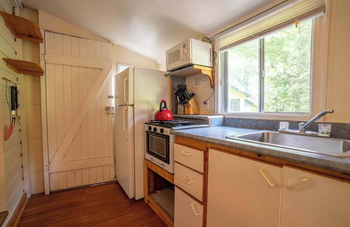 Gravenhurst Cabin | 1-Bedroom Cottage #1 - White Pine