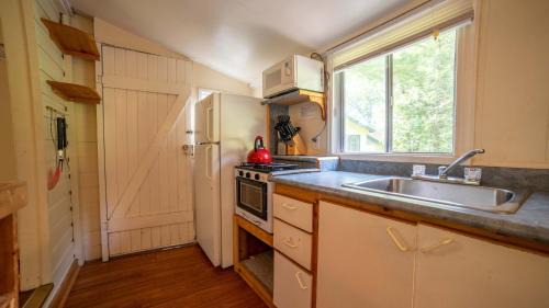 Gravenhurst House | 1-Bedroom Cottage #1 - White Pine