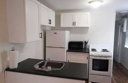 Wasaga Beach Cottage | 1 bedroom cottage, 2 min. walk to Beach 1
