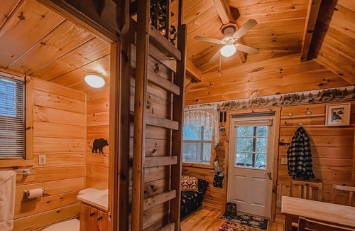 Long Lake Cottage | 1 Bedroom Cottage, sleeps 3