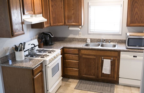 Santa Rosa Cottage | 1 Bedroom Cottage Walking Distance to Down Town