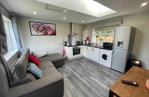 Coleraine Apartment | 1 bedroom cottage with private hot tub.