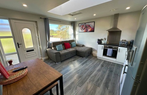 Coleraine Apartment | 1 bedroom cottage with private hot tub.