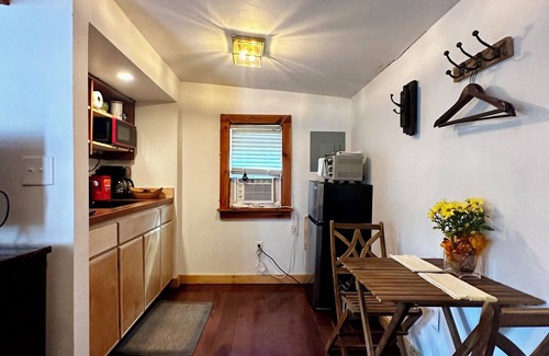 Clinton Cottage | 1-bedroom cottage with Grove Beach 🏖️ access.