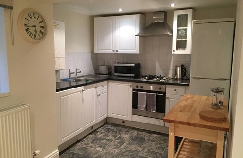 Cheltenham Apartment | 1 bedroom courtyard apartment, Central Cheltenham