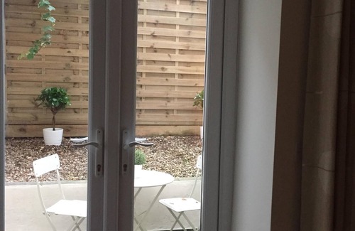 Cheltenham Apartment | 1 bedroom courtyard apartment, Central Cheltenham