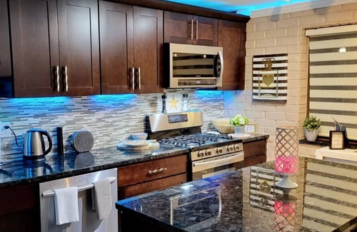 Bensenville Apartment | 1-bedroom Cozy Retreat