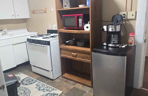 Oswego Apartment | 1 Bedroom cozy unit in Oswego near SUNY and Hospital