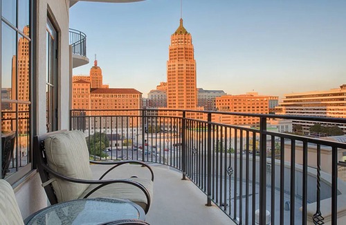 Downtown San Antonio Condo | 1 Bedroom Deluxe, Sleeps 4, Full Kitchen, at Wyndham La Cascada Resort!