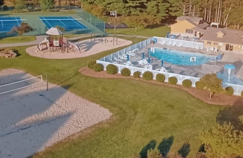Arkdale Condo | 1 Bedroom Deluxe Suite- Golf/Lake/Beach/Pool