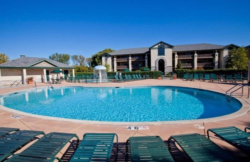 Lake Geneva Apartment | 1 Bedroom Deluxe Villa Non-Smoking