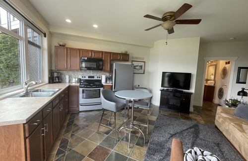 Okanagan-Similkameen House | 1 Bedroom Executive Lakeview Suite
