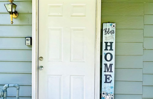 Peachtree Corners House | 1 Bedroom Family Home with 3 Beds & a Crib in Metro Atlanta