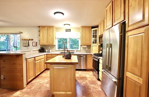 Bozeman House | 1 bedroom farmhouse on 2 lovely acres on the outskirts of Bozeman, Pets Allowed