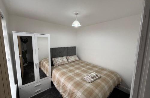 Didsbury Apartment | 1 Bedroom Flat - Manchester Airport Apartment - 7 mins to MAN - Staycations & Business stays!