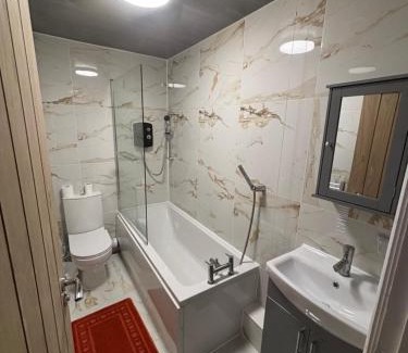 Didsbury Apartment | 1 Bedroom Flat - Manchester Airport Apartment - 7 mins to MAN - Staycations & Business stays!