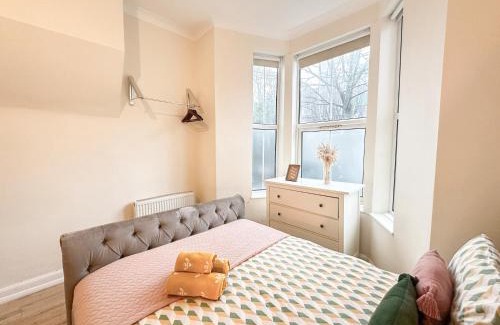 Brownswood Apartment | 1-Bedroom flat with small garden & Paid Parking in Finsbury Park, Highbury