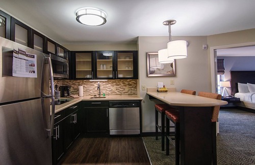 Marquette Condo | 1 Bedroom | Free Breakfast Buffet. Free Wi-Fi
