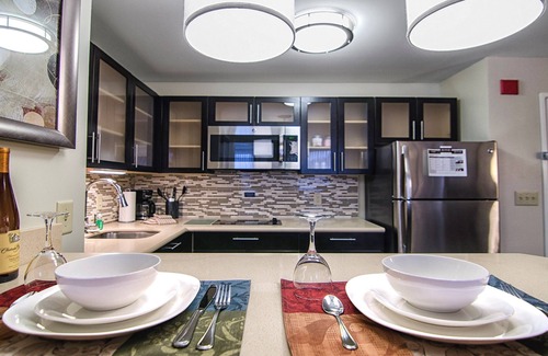 Marquette Condo | 1 Bedroom | Free Breakfast Buffet. Free Wi-Fi
