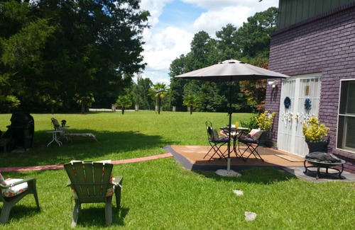 Hampton House | 1 BEDROOM FURNISHED STUDIO WITH NEW LUXURIOUS PILLOW TOP QUEEN SiZE BED
