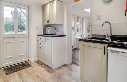 Repps with Bastwick Cabin | 1 bedroom accommodation in Repps-with-Bastwick