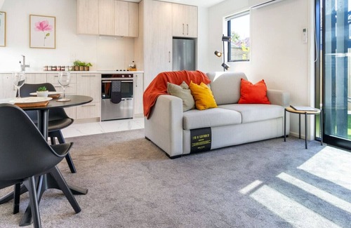 Riccarton House | 1 Bedroom Gem with Hagley Park at your Doorstep
