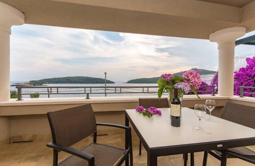 Molunat Apartment | 1 bedroom gorgeous apartment in Molunat