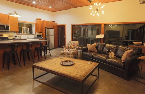 Winter Haven Cottage | 1-Bedroom Guest Cottage on Historic Lakefront Estate