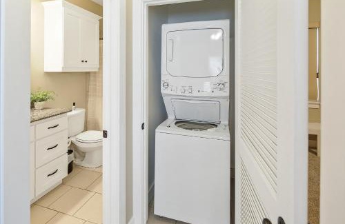 College Park Apartment | 1 Bedroom Guest House Across the Street From Kyle Field