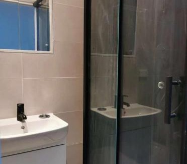 Hornsby House | 1 bedroom guesthouse close 2Train&Westfield