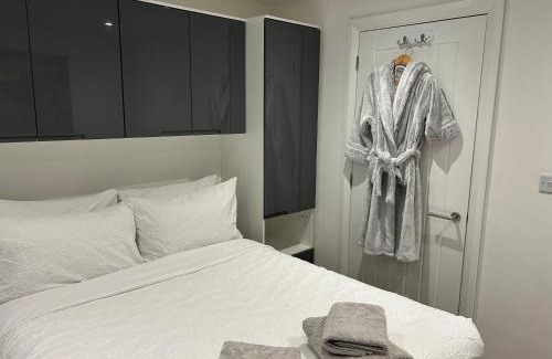 Bocking Apartment | 1 bedroom guesthouse including parking on premises