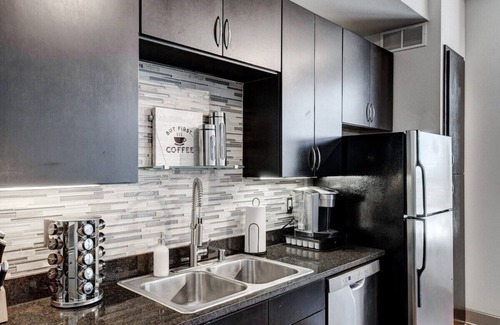Deep Ellum Apartment | 1 Bedroom Haven | Fully Furnished | Gated | Parking | W/D | WiFi | Extended Stay